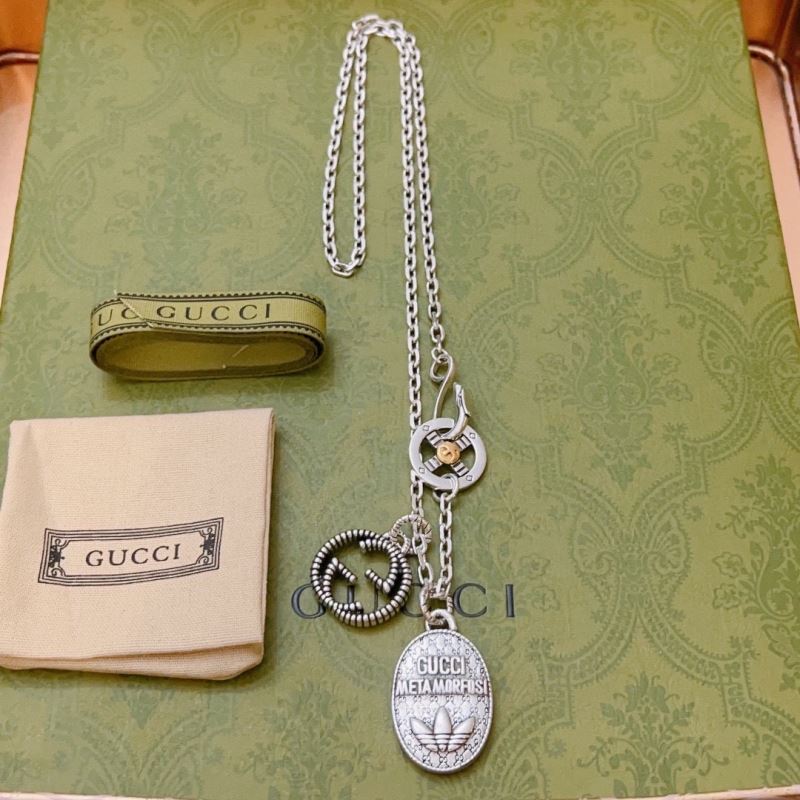 G*u*i necklaces
